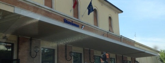 Stazione Arezzo is one of Linea FS Firenze-Arezzo.