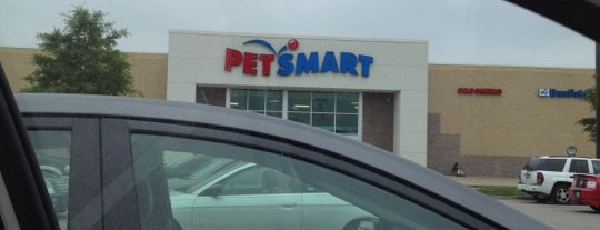 PetSmart is one of Lieux qui ont plu à Paul.