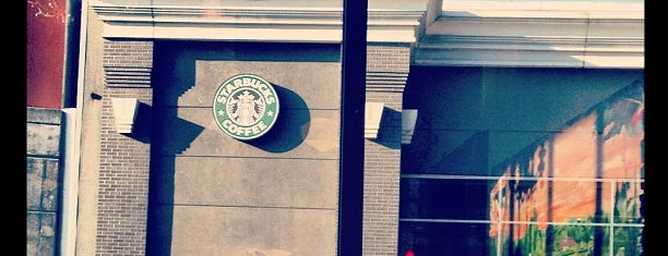 Starbucks is one of Orte, die carrie gefallen.