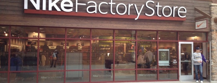 Nike Factory Store is one of Lieux qui ont plu à Noah.