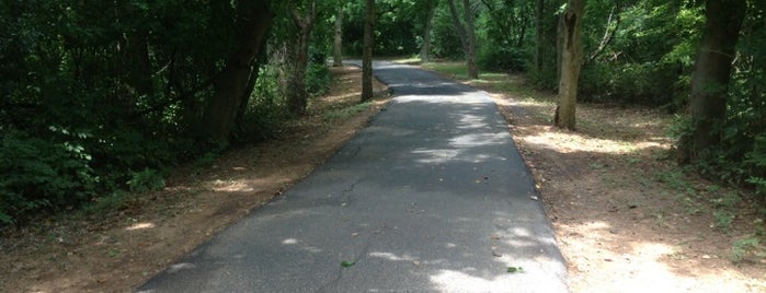 Lost Creek Park is one of สถานที่ที่ Kevin ถูกใจ.