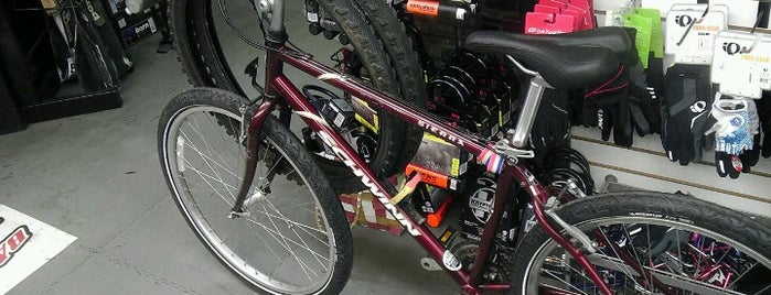 Back Bay Bicycles is one of Posti che sono piaciuti a Tobias.