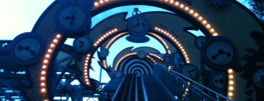 Primeval Whirl is one of Disney World/Islands of Adventure.