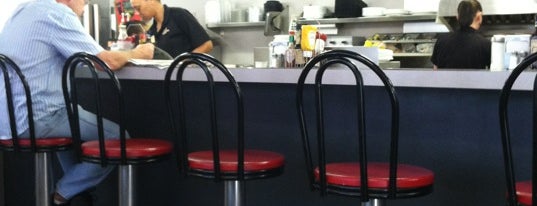 Waffle House is one of Tempat yang Disukai Caroline 🍀💫🦄💫🍀.