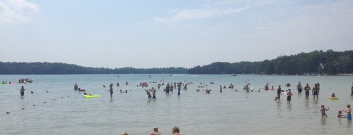 Elkhart Lake Public Beach is one of Leeさんのお気に入りスポット.
