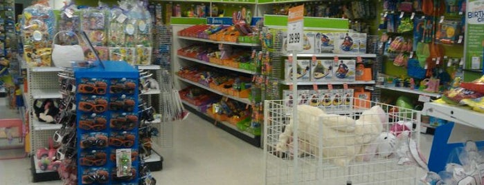 Toys"R"Us is one of Lugares favoritos de Derrick.