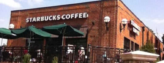Starbucks is one of Orte, die Alfredo gefallen.