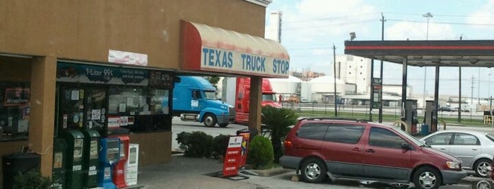 Texas Truck Stop is one of Lugares favoritos de Lightning.