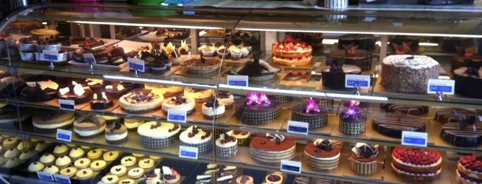 Finale Desserterie & Bakery is one of สถานที่ที่ Ingrid ถูกใจ.