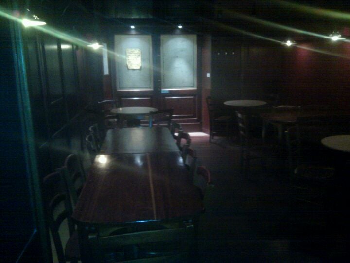 dive-bar