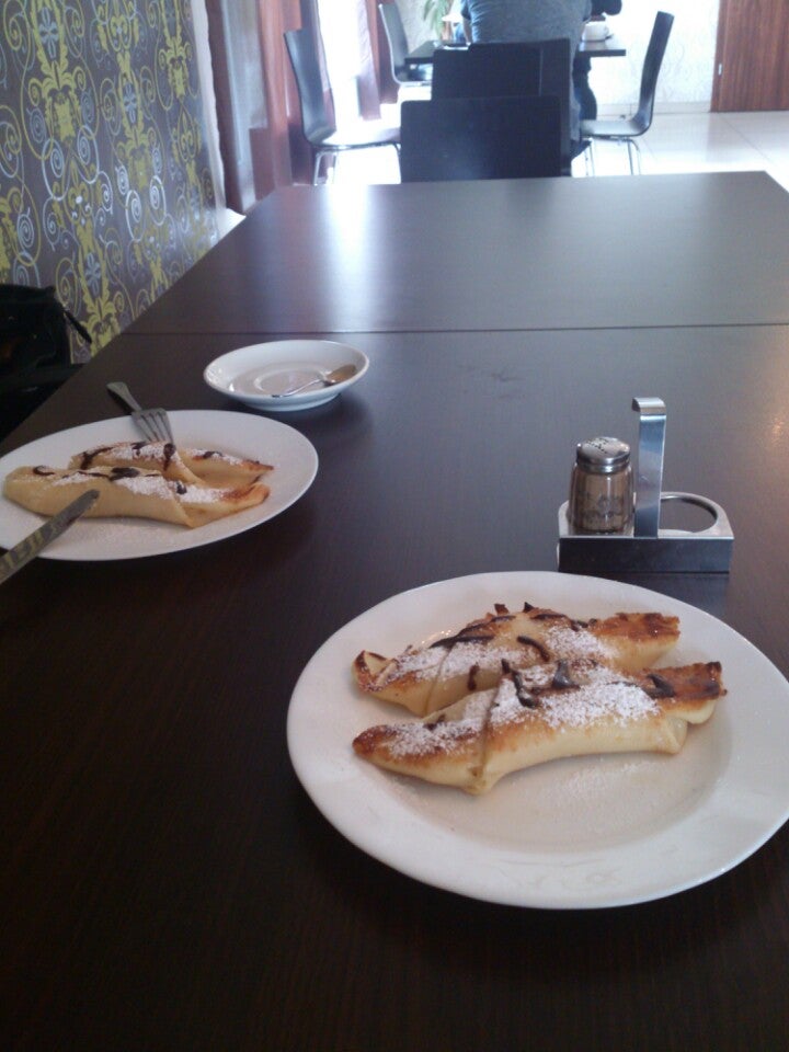 college-cafeteria