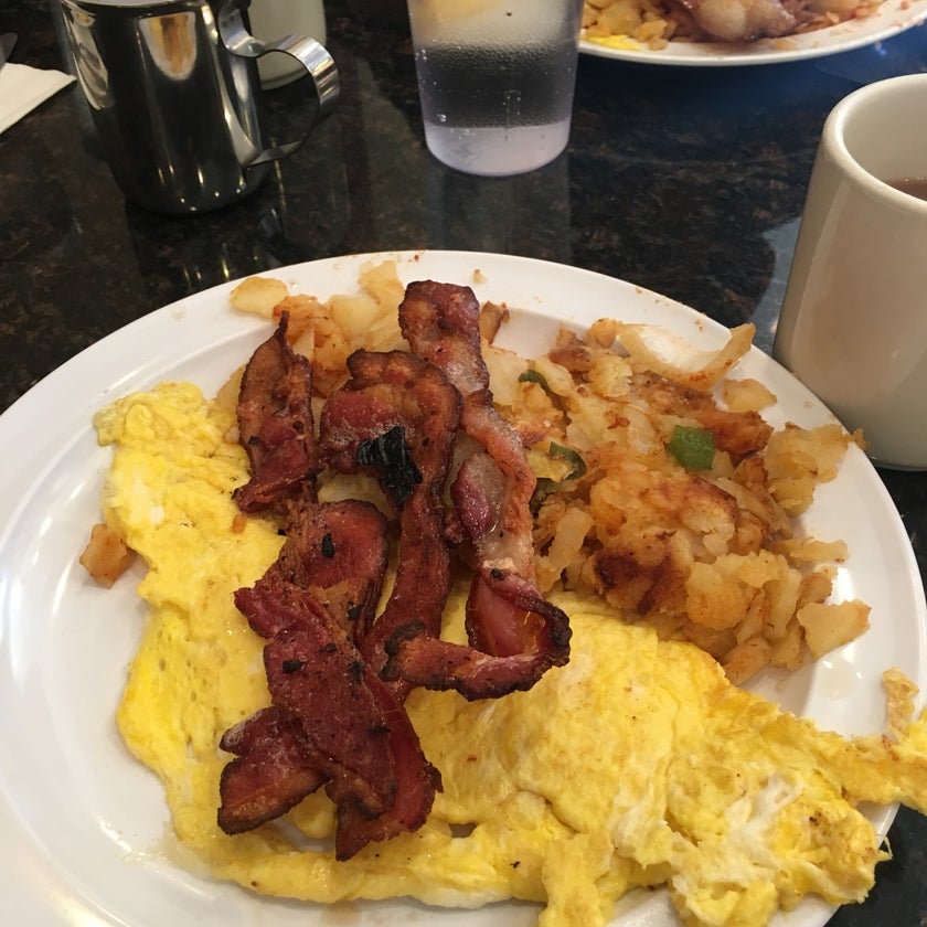 Zafis Luncheonette - Burger Joint,Diner,American Restaurant - coffee,breakfast food,inexpensive,brunch food,eggs,milkshakes,toast,neighborhood,family-friendly,home fries