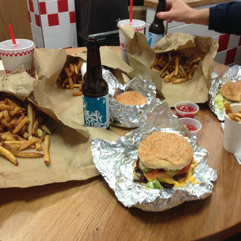Five Guys Covent Garden - Burger Joint,American Restaurant,Fast Food Restaurant,Burgers,Fast Food - restaurants,burgers,fruit,sandwiches,beef,cheese,music,well,lunch,town,french fries,dinner,chips,crowded,great value,potatoes,milkshakes,mushrooms,tomatoes,big portions,gifts,organic,takeout,spacious,hot dogs,peanuts,cheeseburgers,fast food,pickles,fountains,jalapeños,good for a quick meal,Coke,mayonnaise,mustard,BBQ sauce,ketchup,good for groups,soda machines,free toppings,raw onions,soft bread