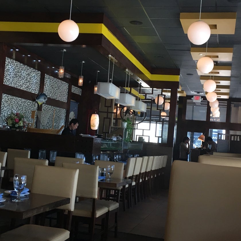 Oka Asian Fusion - Sushi Restaurant - bar,healthy food,parking,curry,trendy,good for dates,good for groups,good for business meetings,chirashi