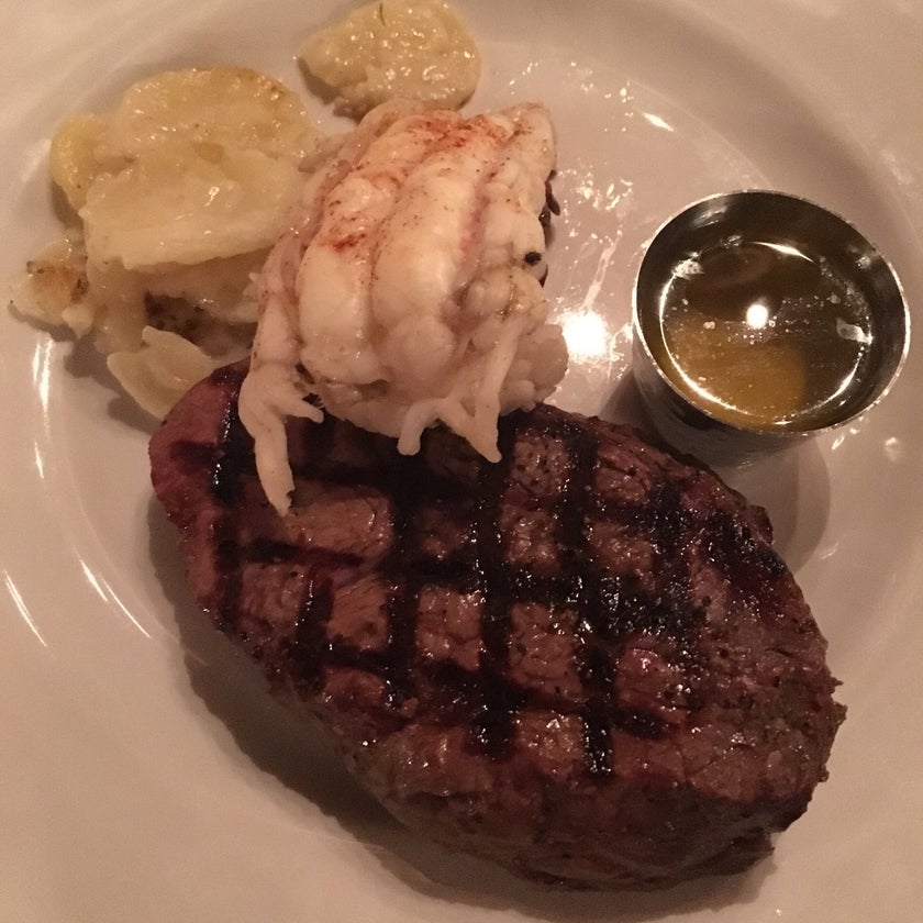 Smoke Tree BBQ - Sports Bar,BBQ Joint,American Restaurant - 