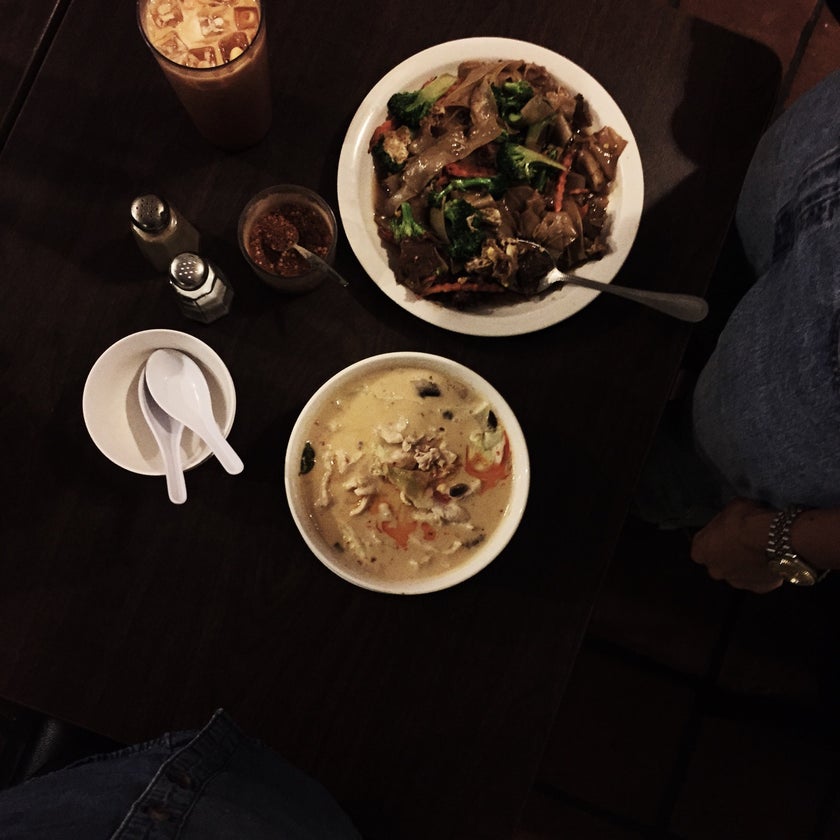 Thai House Restaurant - Thai Restaurant - town,vegetarian food,Thai food,mango,lunch specials,chicken curry,green curry,Thai tea,sticky rice,Panang