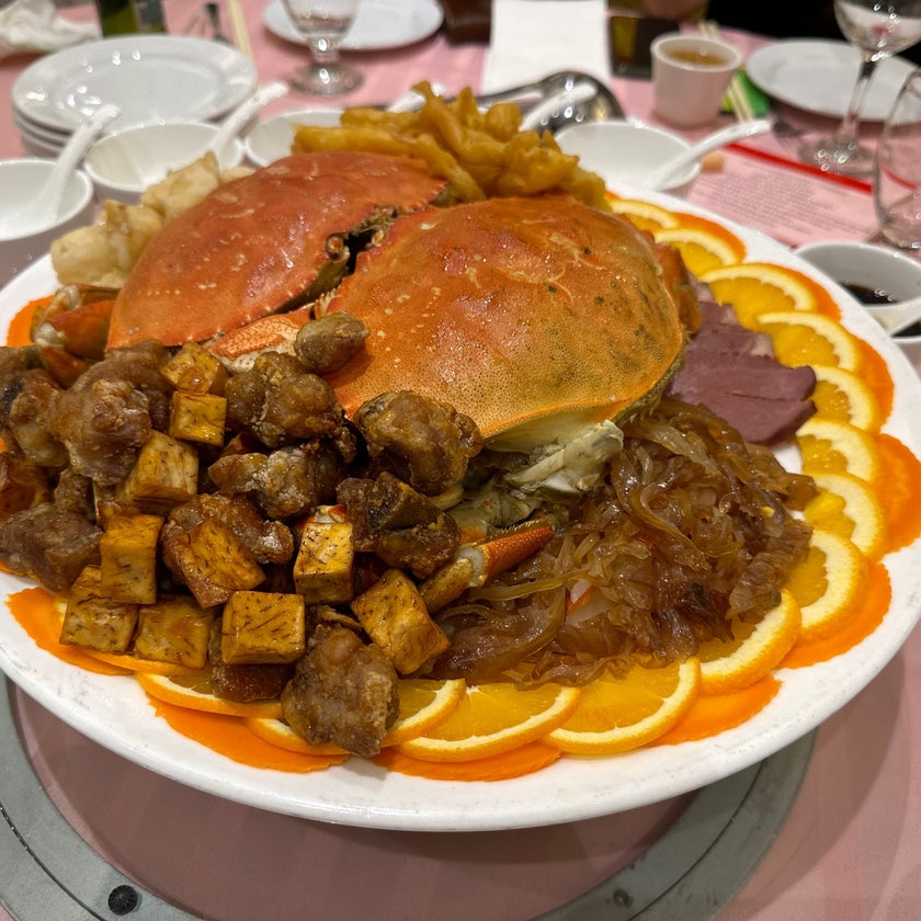 Golden Unicorn - Cantonese Restaurant,Dim Sum Restaurant,Dim Sum,Cantonese - breakfast food,well,lunch,town,tea,rice,pastries,city,eggs,lines,dinner,crowded,great value,bacon,pancakes,takes reservations,coconut,spinach,Christmas,pumpkin,dim sum,long waits,wontons,custard,sesame,lively,porridge,spare ribs,good for groups,pork buns,good for special occasions,scallions,leeks,tripe,chicken feet,yum cha,shumai,beef sausages,turnip cakes,radish cakes,jing fong