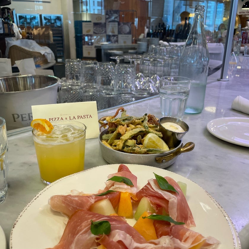 La Pizza & La Pasta - Italian Restaurant,Pizzeria,Pizza,Pasta Shops,Italian - good service,scenic views,cheese,salads,lunch,healthy food,wine,pasta,city,dinner,crowded,great value,lemon,handmade,good for groups,white sauce,Bucatini,guanciale,cacio,vesuvio