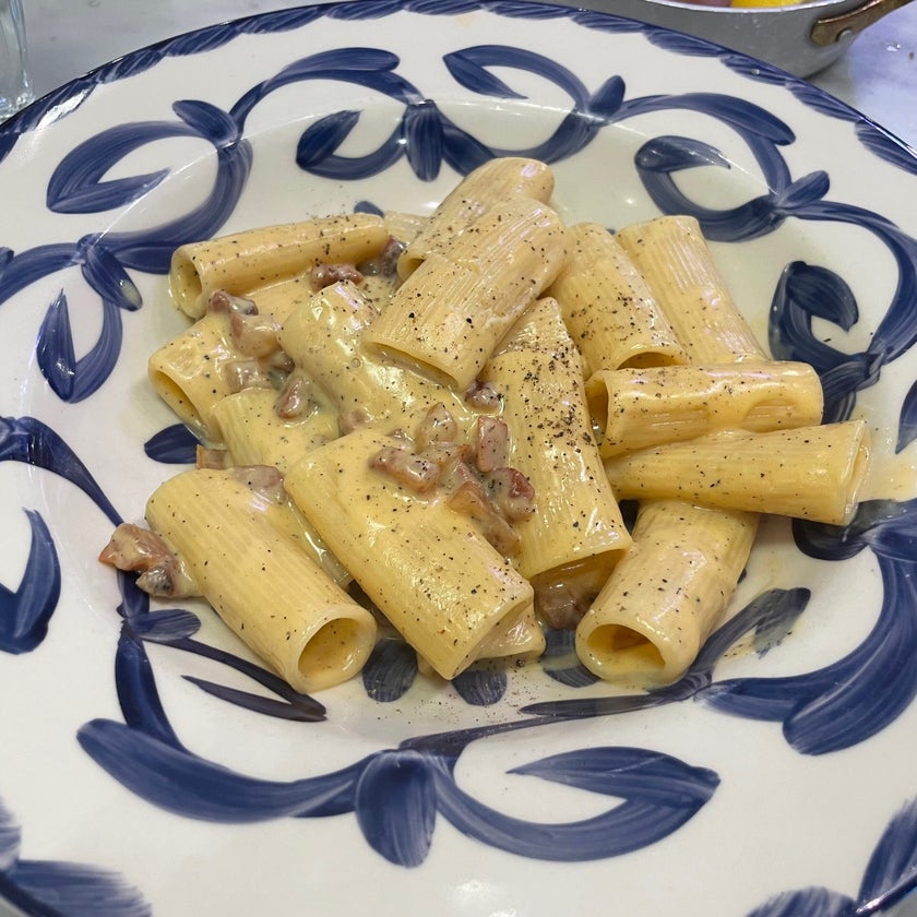La Pizza & La Pasta - Italian Restaurant,Pizzeria,Pizza,Pasta Shops,Italian - good service,scenic views,cheese,salads,lunch,healthy food,wine,pasta,city,dinner,crowded,great value,lemon,handmade,good for groups,white sauce,Bucatini,guanciale,cacio,vesuvio
