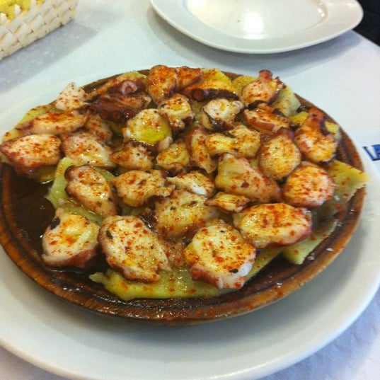 Riazor Restaurante - Spanish Restaurant - bread,ribs,octopus,good for a quick meal