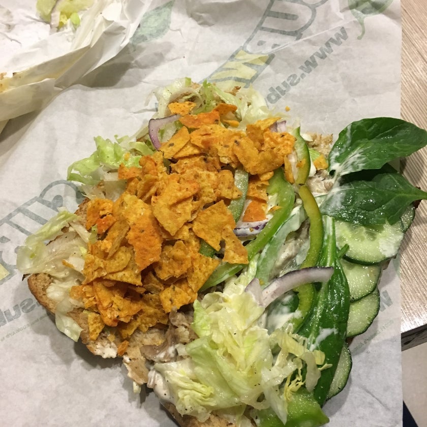 SUBWAY | N1 Hringbraut - Sandwich Spot - pizza sauce,southwest sauce