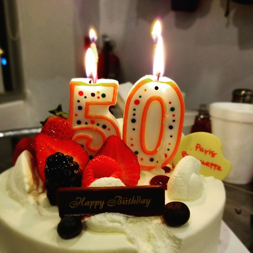 Paris Baguette - Bakery - coffee,sandwiches,pastries,cake,bread,buns,green tea,European style,korea