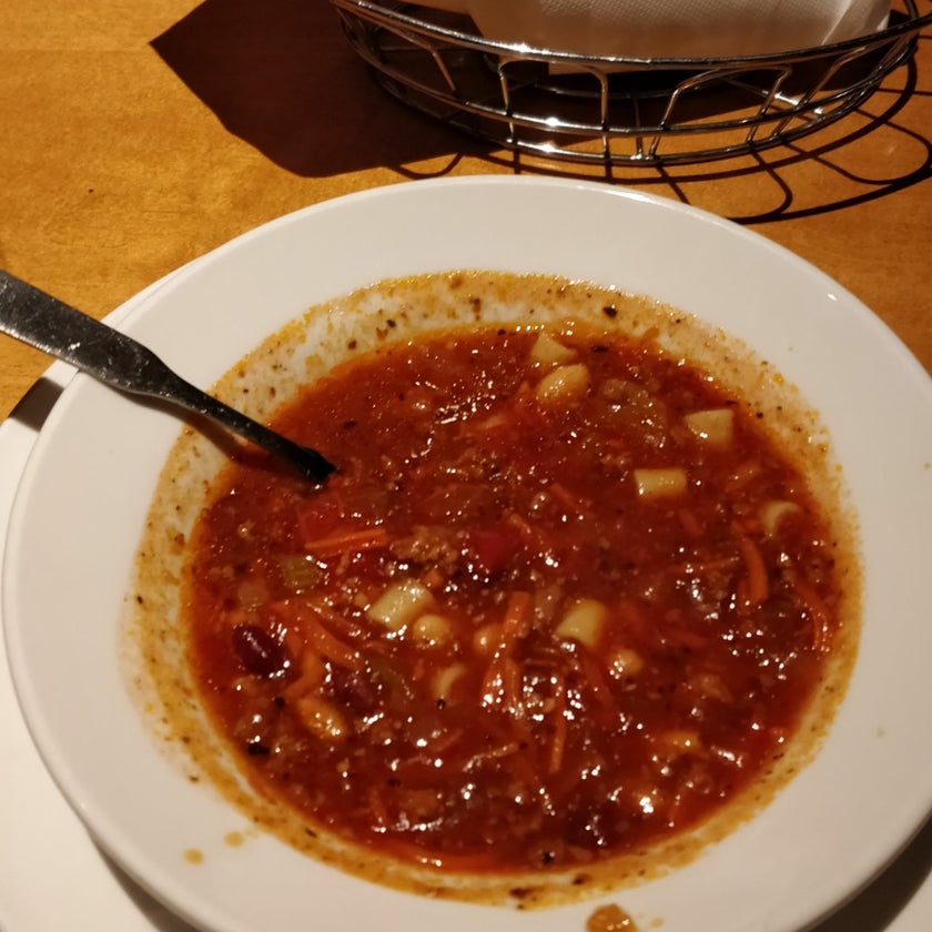 Olive Garden - Italian Restaurant,Italian,Salad,Soup - good service,beef,salads,lunch,clean,pasta,parking,dinner,great value,good for dates,family-friendly,good for special occasions,zuppa soup,toscana