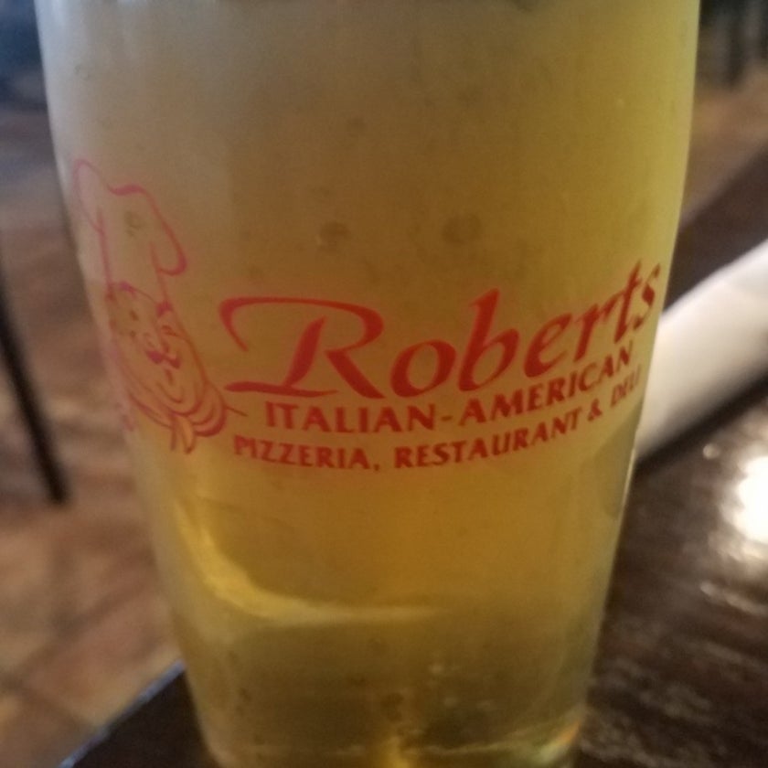 Robert's Italian Deli - Deli,Pizzeria,Italian Restaurant - pizza,salads,parking,liquor,chips,good for a quick meal,calzones,drink specials,chicken parmigiana,good for groups,homemade meatballs