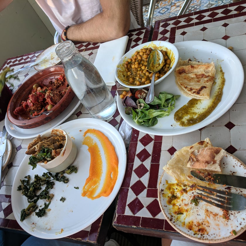Comptoir V - Lebanese Restaurant - 
