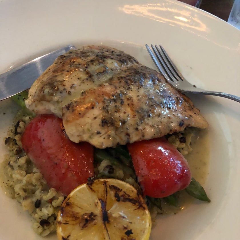 Moxie's - Mediterranean Restaurant,New American Restaurant,Steakhouse - good service,lunch,dinner,gifts,trendy,lagers,good for business meetings,honey garlic