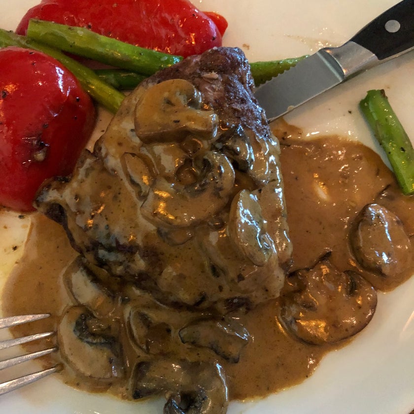 Moxie's - Mediterranean Restaurant,New American Restaurant,Steakhouse - good service,lunch,dinner,gifts,trendy,lagers,good for business meetings,honey garlic