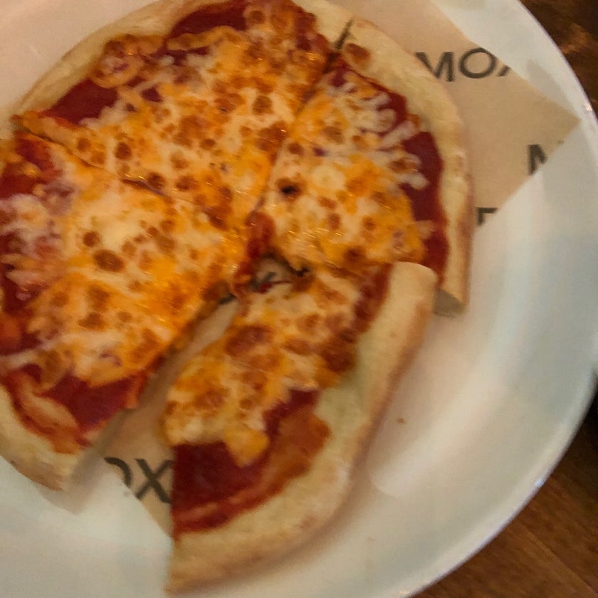 Moxie's - Mediterranean Restaurant,New American Restaurant,Steakhouse - good service,lunch,dinner,gifts,trendy,lagers,good for business meetings,honey garlic