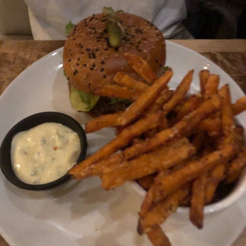 Moxie's - Mediterranean Restaurant,New American Restaurant,Steakhouse - good service,lunch,dinner,gifts,trendy,lagers,good for business meetings,honey garlic