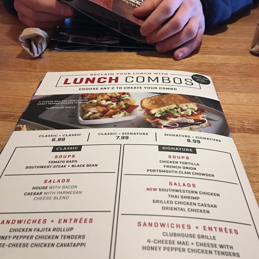 Applebee's - American Restaurant,Bar,American,Sports Bars,Burgers - lunch,dinner,great value,spinach and artichoke dip