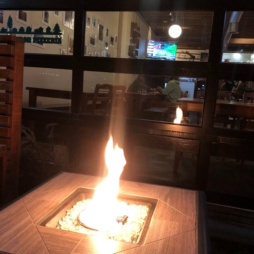 Good Neighbor Pizzeria - Pizzeria - good service,beer,pizza,cheese,town,dinner,great value,Caesar salad,calzones,roasted veggies