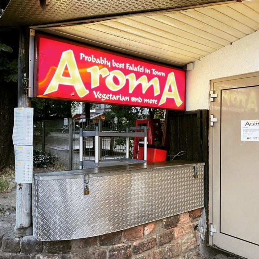 Aroma - Falafel Restaurant,Fast Food Restaurant,Middle Eastern Restaurant - sandwiches,healthy food,town,city,crowded,great value,potatoes,fast food,good for a quick meal,pita,good for groups,hoummus,queue