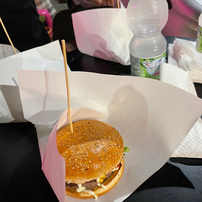 Mama's Burger and Sandwich - Burger Joint,Deli,Burgers,Sandwiches,Breweries - 