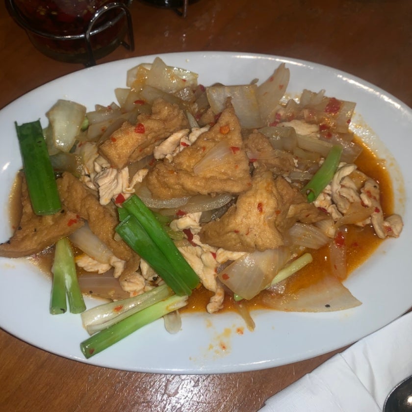 Thai Arroy - Thai Restaurant - chicken,salads,lunch,clean,city,spicy food,dinner,great value,chefs,Thai food,mango,takeout,trendy,hills,Tom Yum soup,BYOB,green curry,Thai tea,good for groups,sticky rice,cashews,peanut sauce,crispy spring rolls