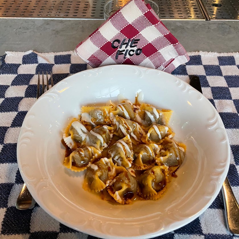 Che Fico - Italian Restaurant - meats,good service,pizza,cheese,wine,pasta,chocolate,city,spicy food,dinner,crowded,great value,peppers,small plates,onions,chili,spacious,trendy,good for dates,pineapple,olive oil,black truffles,cacio e pepe