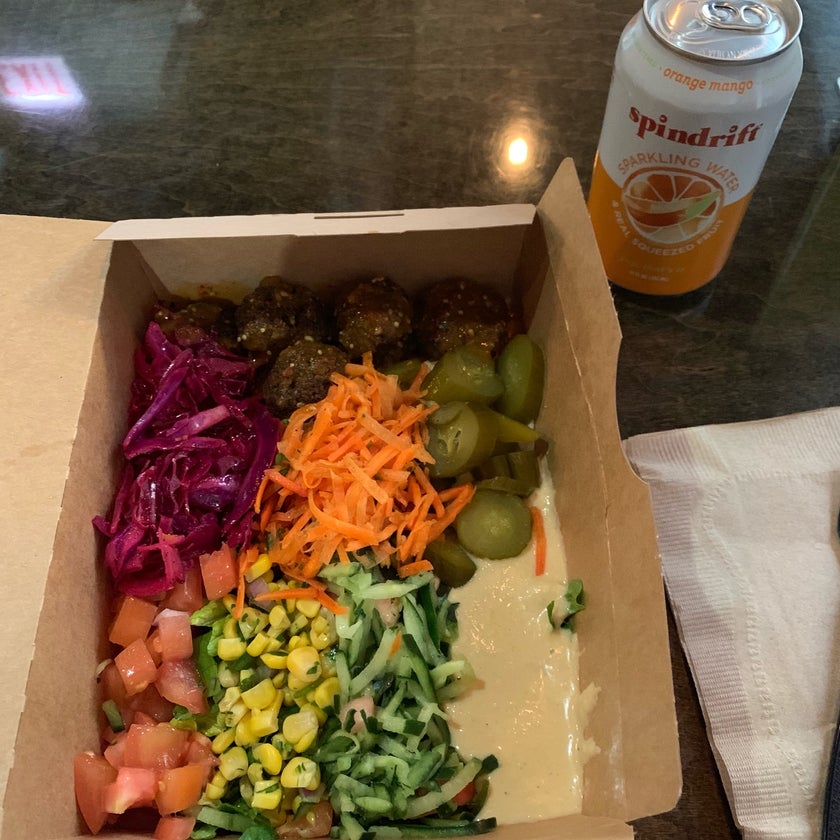 Benjyehuda - Falafel Restaurant,Middle Eastern Restaurant - chicken,salads,well,lunch,vegetables,clean,healthy food,rice,city,french fries,spicy food,crowded,great value,dips,fast food,falafel,good for a quick meal,laffa