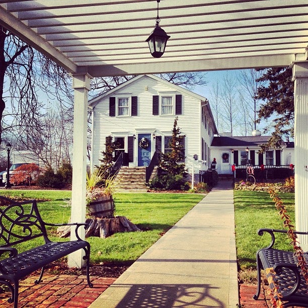Mad Jacks Grill & Pub - Wine Bar,Diner,New American Restaurant - lunch,brunch food,outdoor seating,dinner,great value,large beer list,mac & cheese,hummus,broccoli,grilled cheese sandwiches,comfort food,cabbage,good for special occasions,beet salad