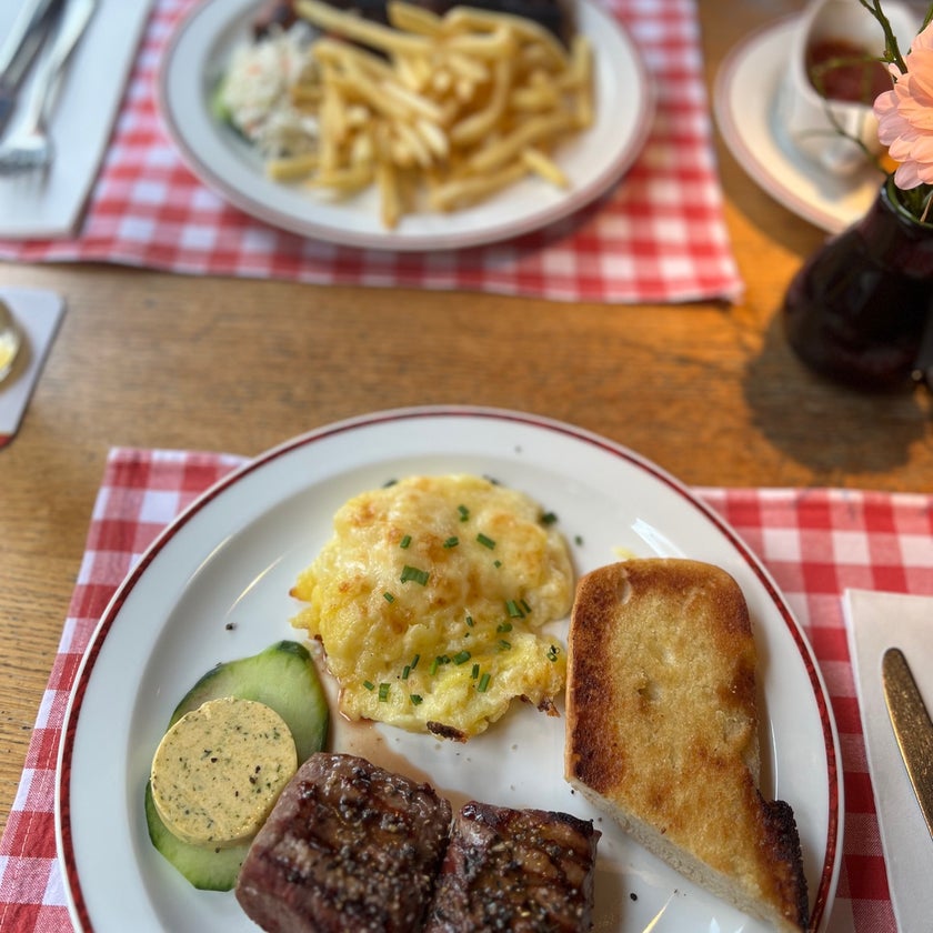 Block House - American Restaurant,Steakhouse - restaurants,bar,lunch,healthy food,chocolate,ice cream,dinner,crowded,trendy,good for groups,good for business meetings,good for special occasions