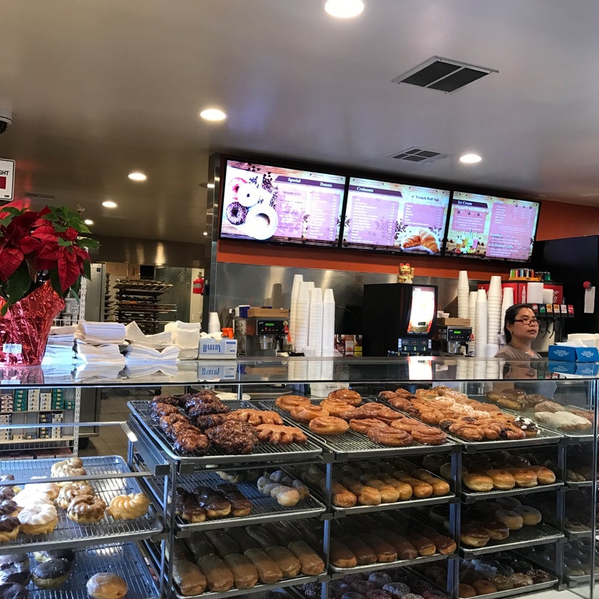 B & B Donuts - Donut Shop - good service