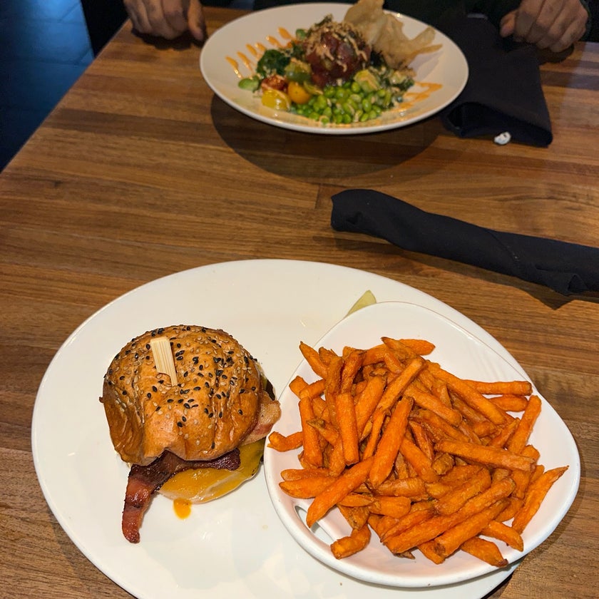 Yard House - American Restaurant - 