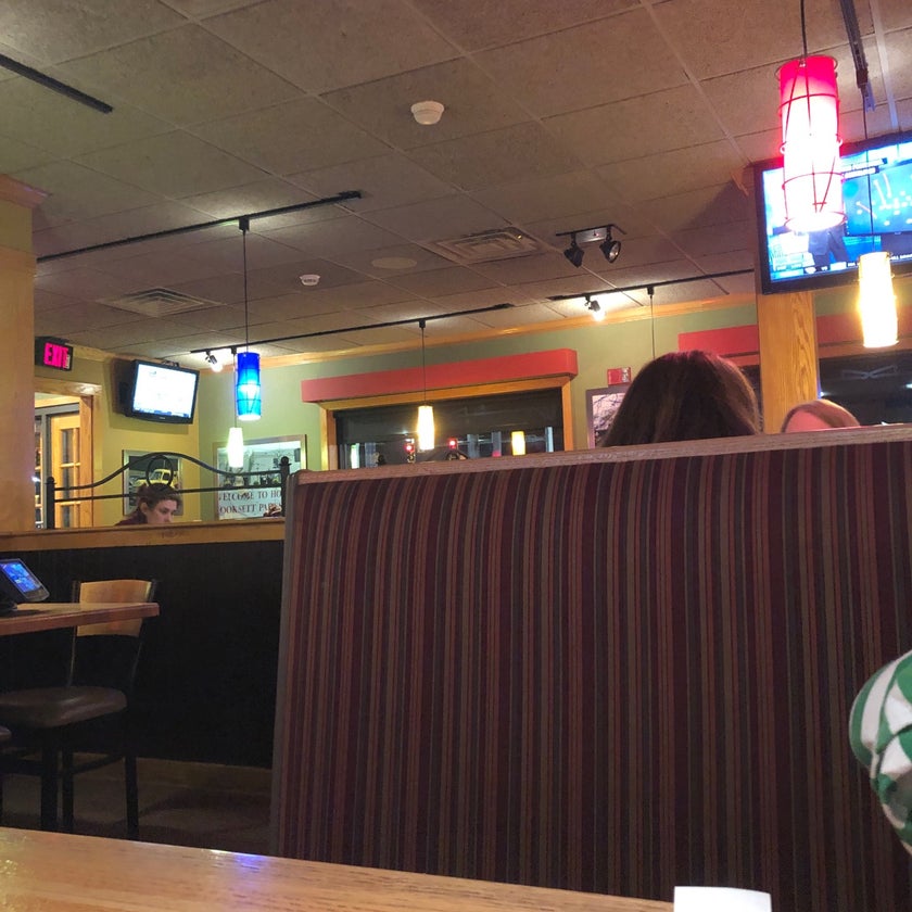 Applebee's - American Restaurant,Bar,American,Sports Bars,Burgers - lunch,dinner,great value,spinach and artichoke dip