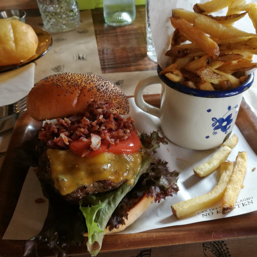 200 Gramos Burger & Beverage Cicer - Burger Joint - 