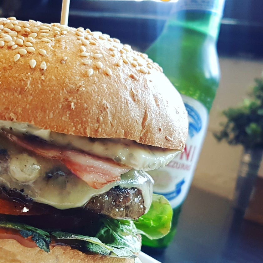 Grill'd - Burger Joint - restaurants,friendly staff,burgers,healthy food,road,snacks,sliders,sweet potato chips,good for singles