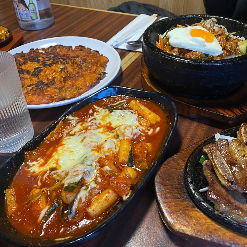 Po Cha - Korean Restaurant - well,spicy food,crowded,trendy,Korean food,lunch specials,cash only,stew,eel,good for singles