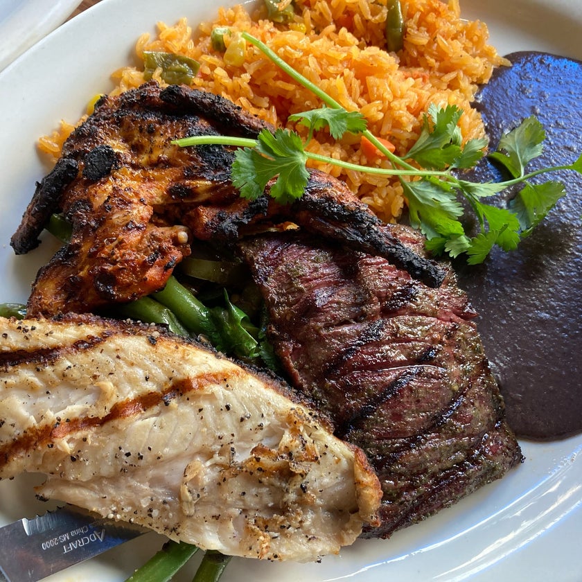 Kie Gol Lanee - Mexican Restaurant - soup,salads,barbecue,rice,dinner,tomatoes,stew,barbacoa,squash,rabbit,green beans,plantains,cilantro,tostadas,lamb shanks,green sauce,quail,tres leches cake,wild mushrooms,red onions,green peppers,radishes,green onions,watercress,platanos,lemon vinaigrette,tierra