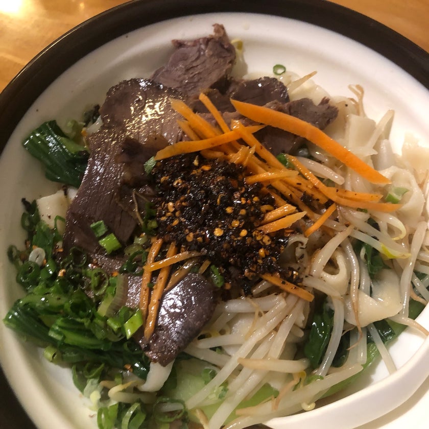 Chang's Noodle - Chinese Restaurant,Chinese - noodles,lamb,buns,museums,cash only,good for groups,house specialties,chives,hand cut